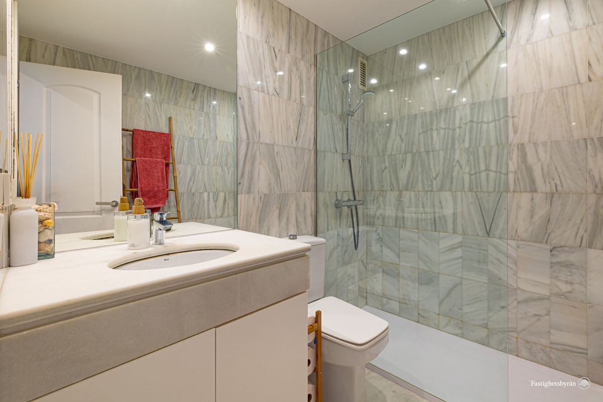 2a9d3a20d6355e157431c455aa7a0aa6 - 28