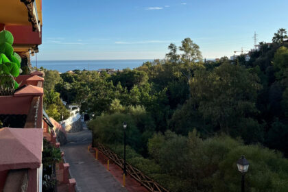 2bfeb4d451c4936a440212bed5c1a6ee - 4