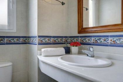 2e8ac0ea63803603be83d196639233ed - 18