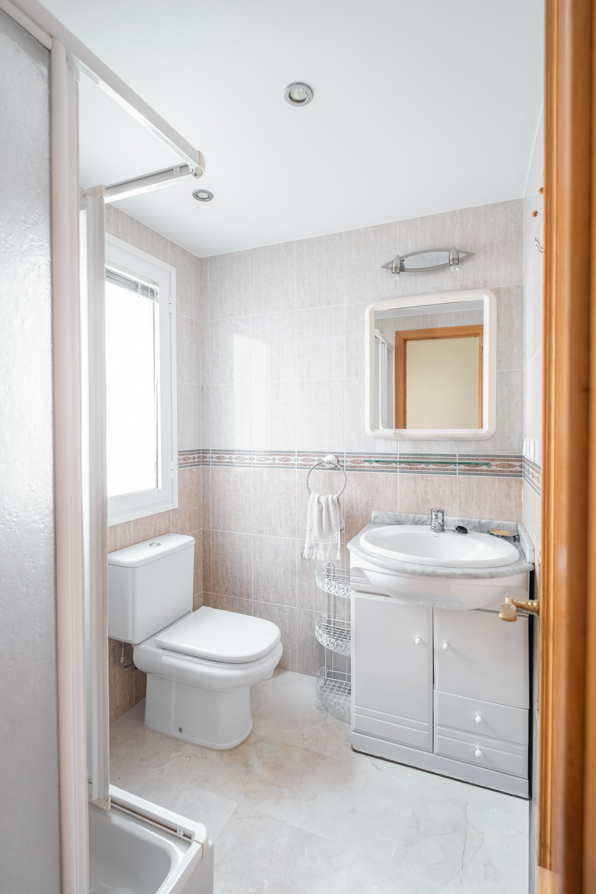 2fcbc378c8a342953a484ba0a63a0ab0 - 15