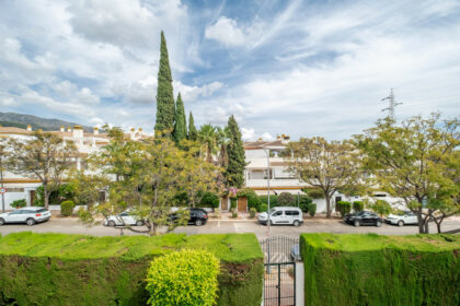 2fcbc378c8a342953a484ba0a63a0ab0 - 18