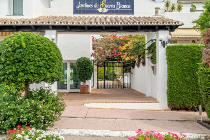 2fcbc378c8a342953a484ba0a63a0ab0 - 24