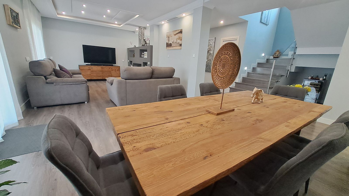 2fdd7c1348b38853e821f60ccfe4a9eb - 11