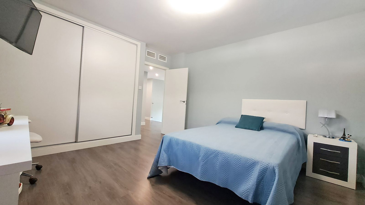 2fdd7c1348b38853e821f60ccfe4a9eb - 23