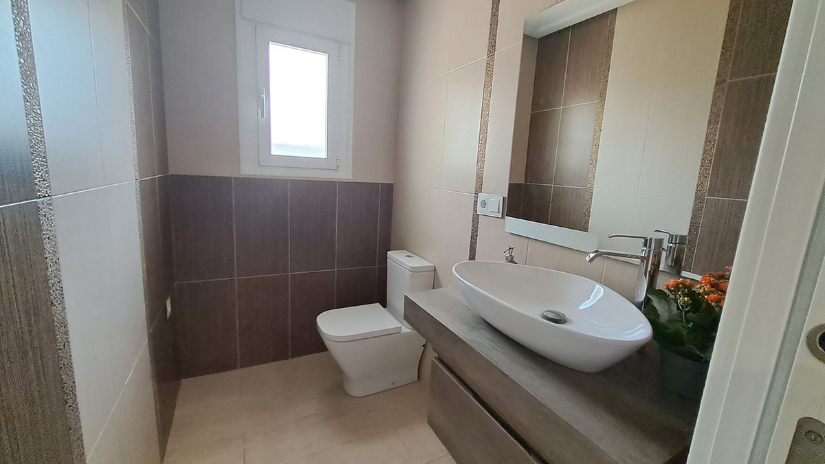 2fdd7c1348b38853e821f60ccfe4a9eb - 32