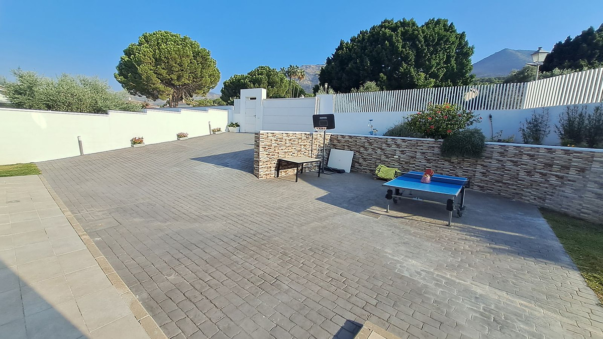 2fdd7c1348b38853e821f60ccfe4a9eb - 37