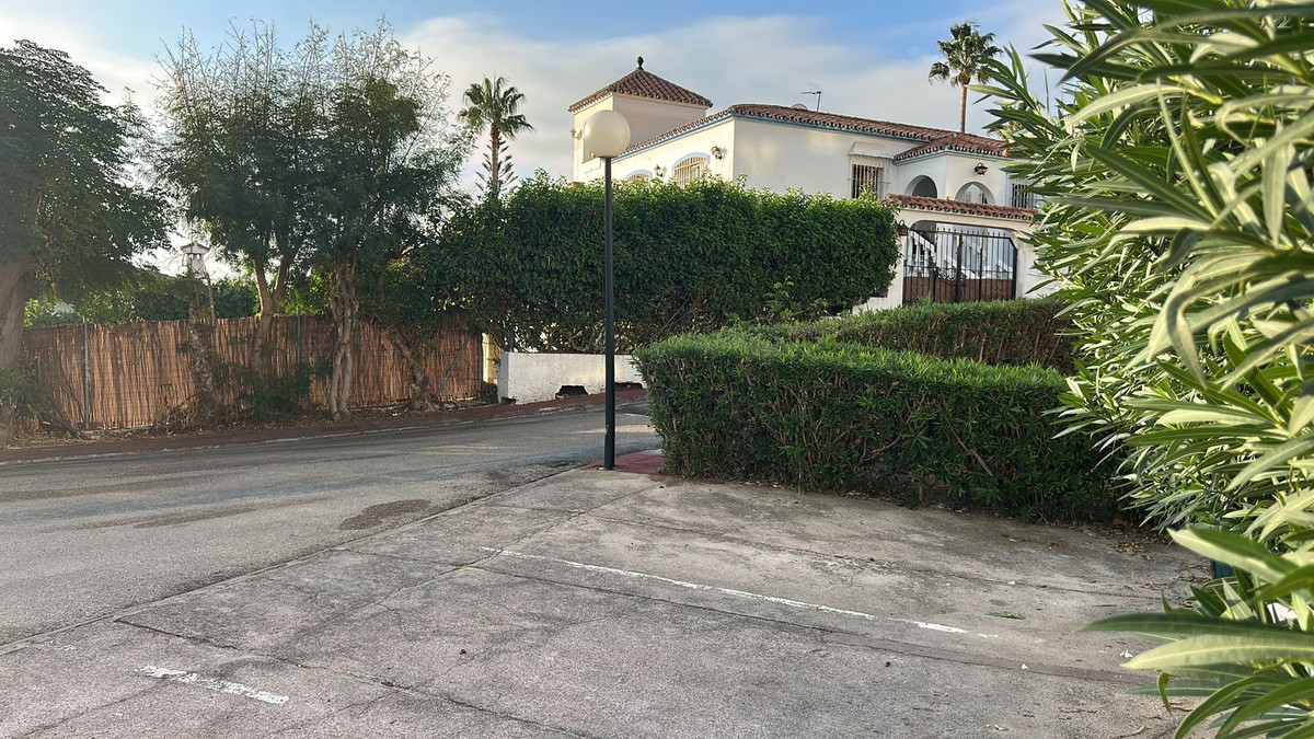 305f2bf1a35ce2e04386e5d1a9518fce - 24