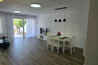 305f2bf1a35ce2e04386e5d1a9518fce - 3