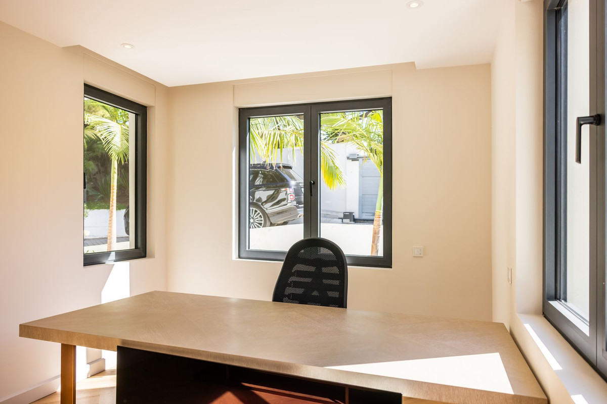 3156e11b1ee763b51999b51d3421d52e - 18