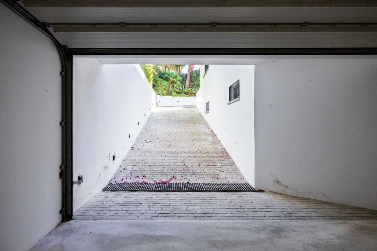 3156e11b1ee763b51999b51d3421d52e - 5