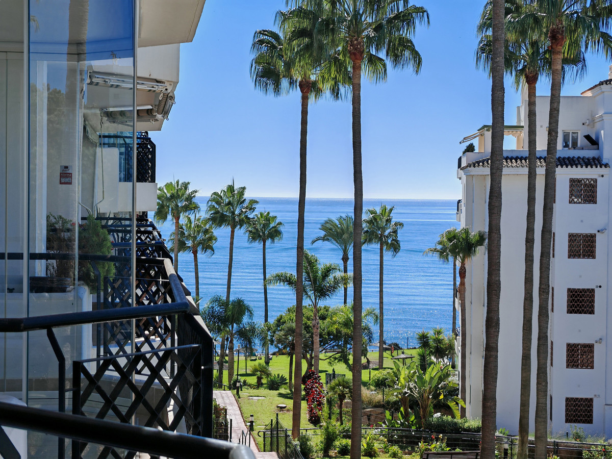 3167111943b9cba49cac01e714747ae9 - 18