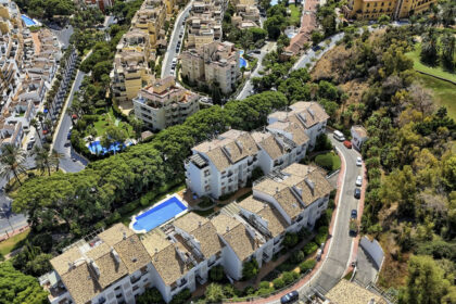 3353344fc63d4765dbd5292f432b6163 - 33