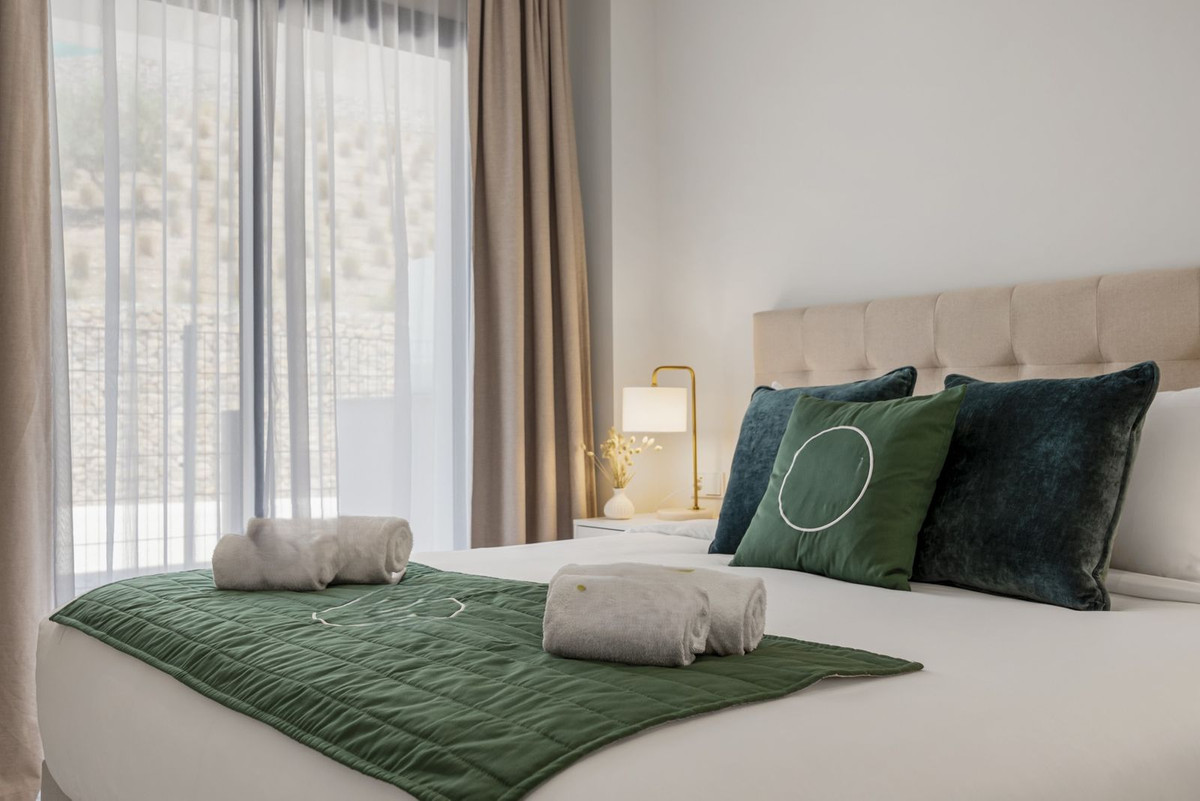 37c98639ca9861262ad9d3138cde9490 - 24