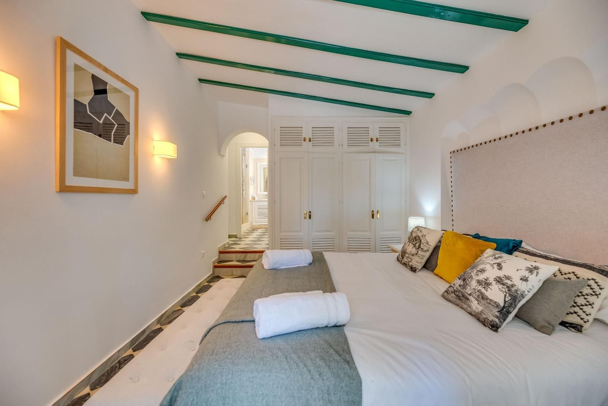 37f007a5cbb3e0cb664b347631ed2c1a - 12