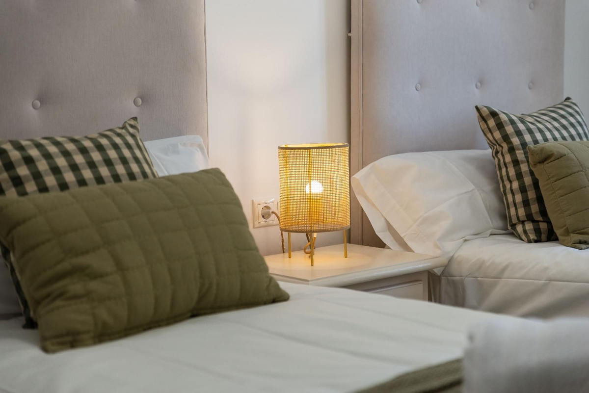 37f007a5cbb3e0cb664b347631ed2c1a - 16