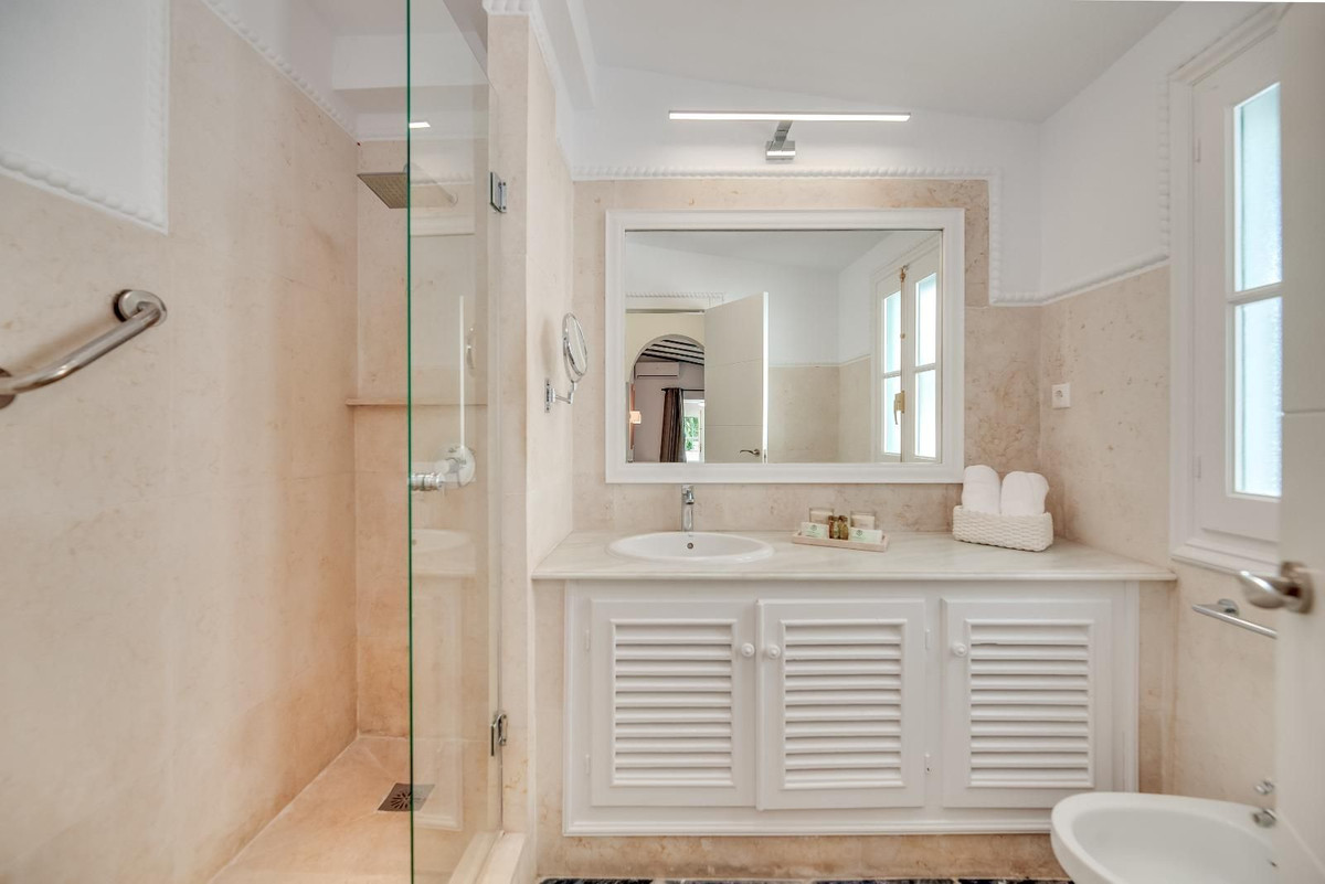 37f007a5cbb3e0cb664b347631ed2c1a - 26