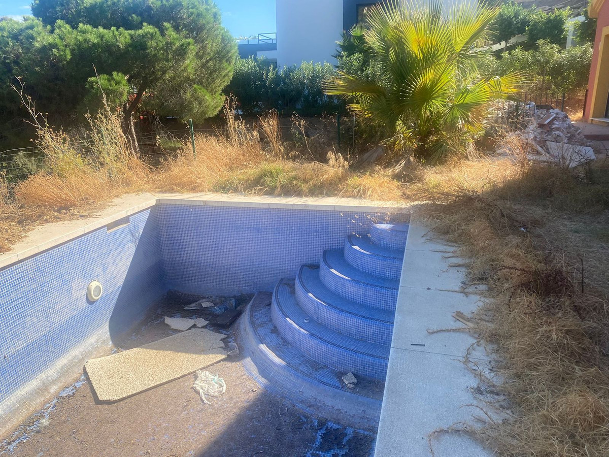 38e838c01a1cf932838a64b842251541 - 27