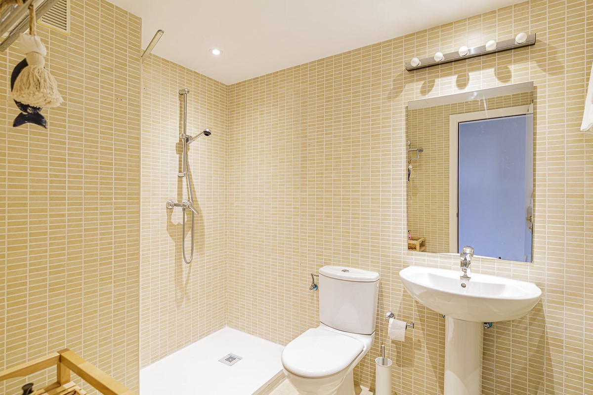 391083b734acd5c41be083eec022e127 - 12