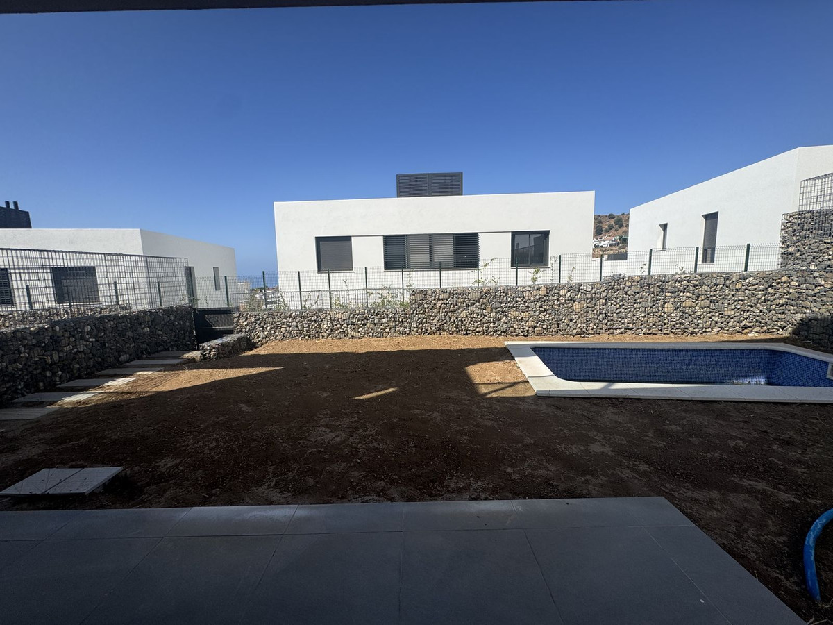 39b761aae4fb28fb654c6037e1e20550 - 12