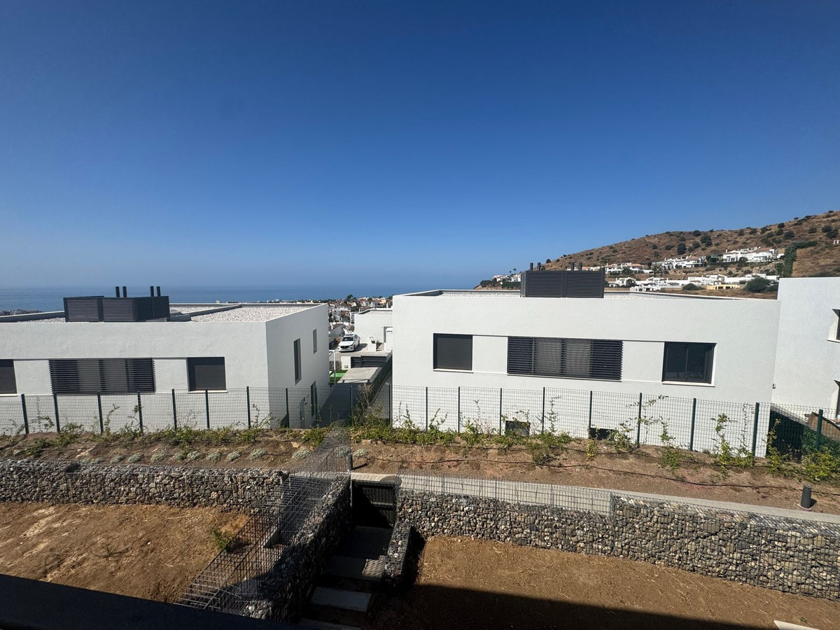 39b761aae4fb28fb654c6037e1e20550 - 2