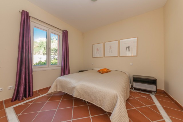 3db2645390c26a33bd710f59cfc7a479 - 24