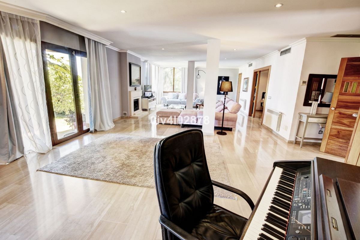 3e287d439085365d701295688ae3806c - 11