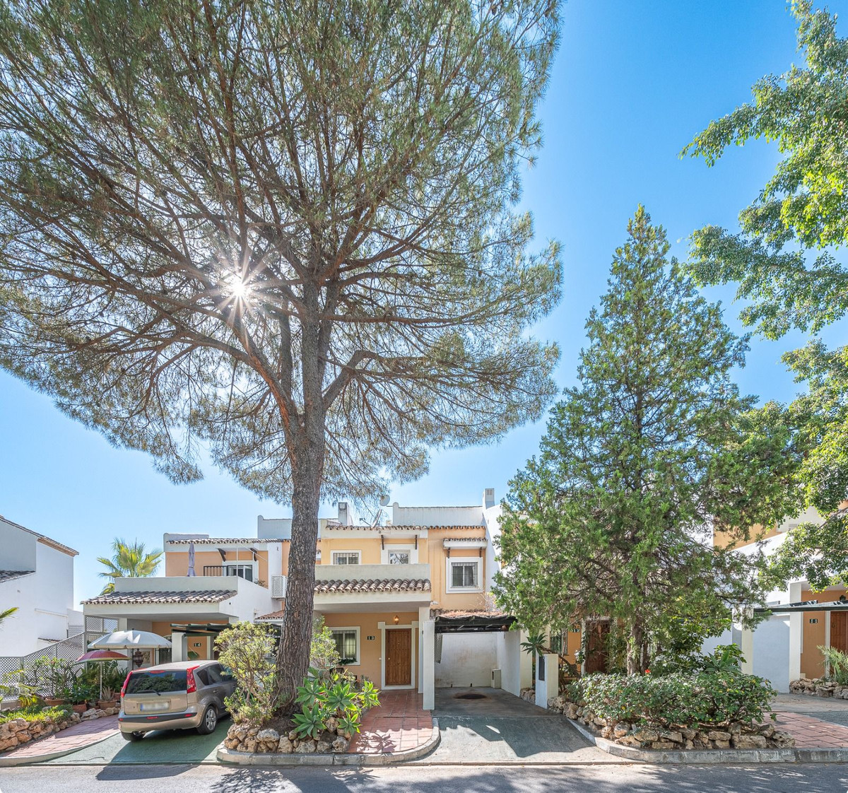 3e69ca4fcb1823a0d6ab46173354c683 - 1