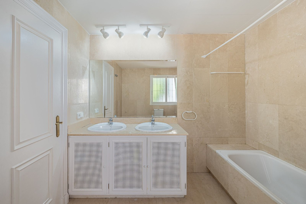 3e69ca4fcb1823a0d6ab46173354c683 - 19