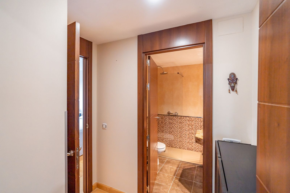 4379078f3647bc21583baee361d6dbdf - 12