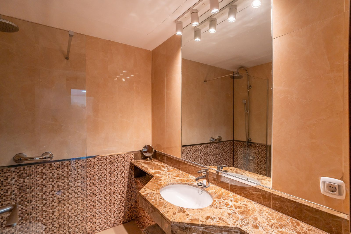 4379078f3647bc21583baee361d6dbdf - 17