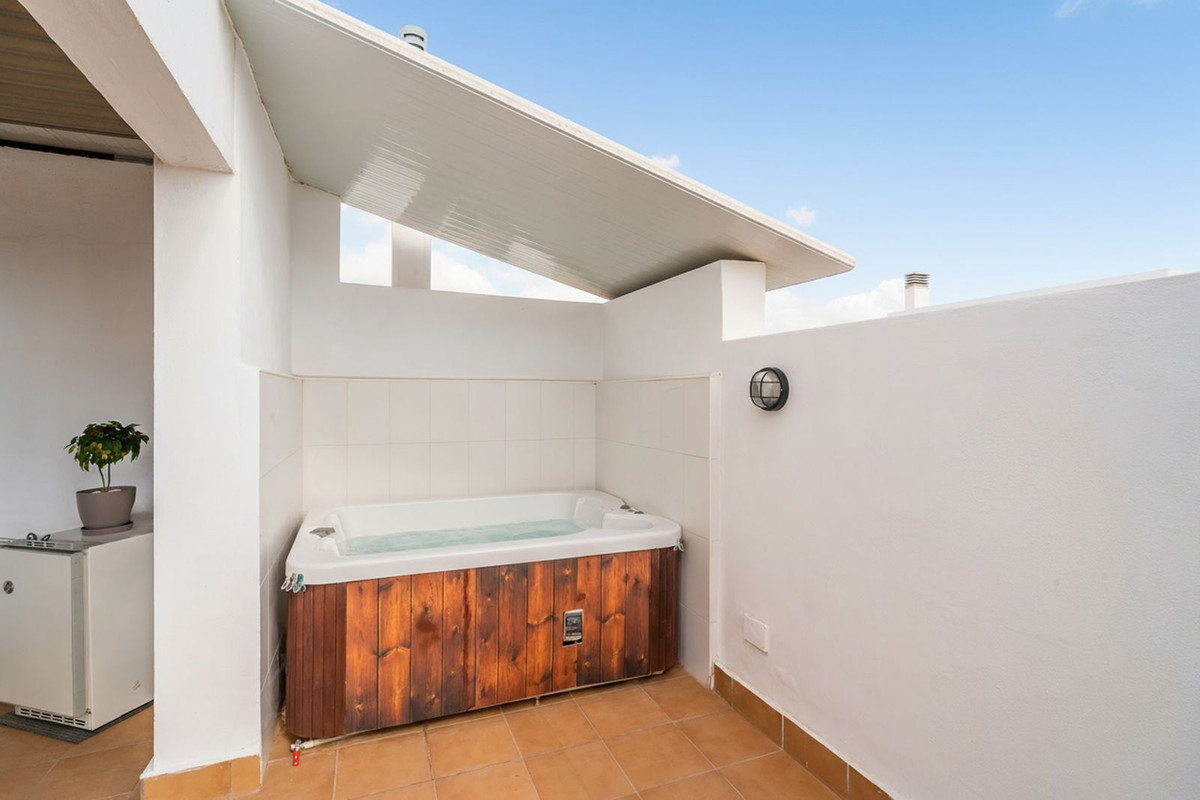 4379078f3647bc21583baee361d6dbdf - 35