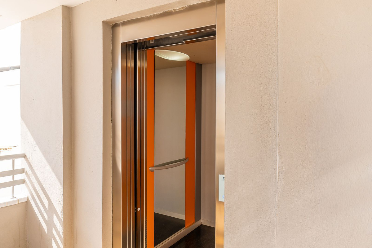 4379078f3647bc21583baee361d6dbdf - 44