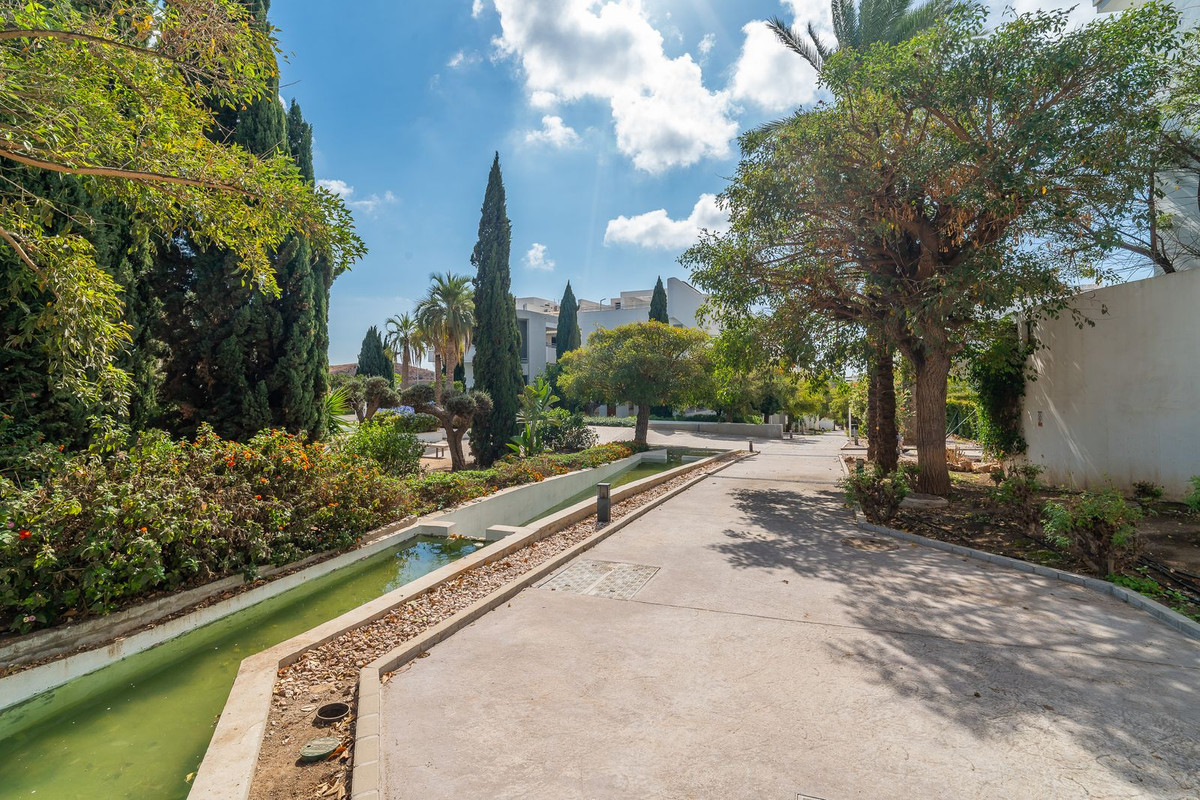 4379078f3647bc21583baee361d6dbdf - 60