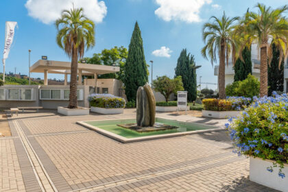 4379078f3647bc21583baee361d6dbdf - 63