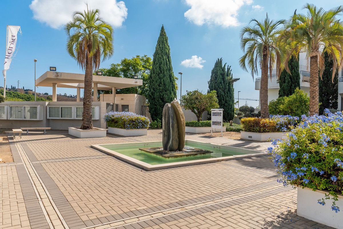 4379078f3647bc21583baee361d6dbdf - 63