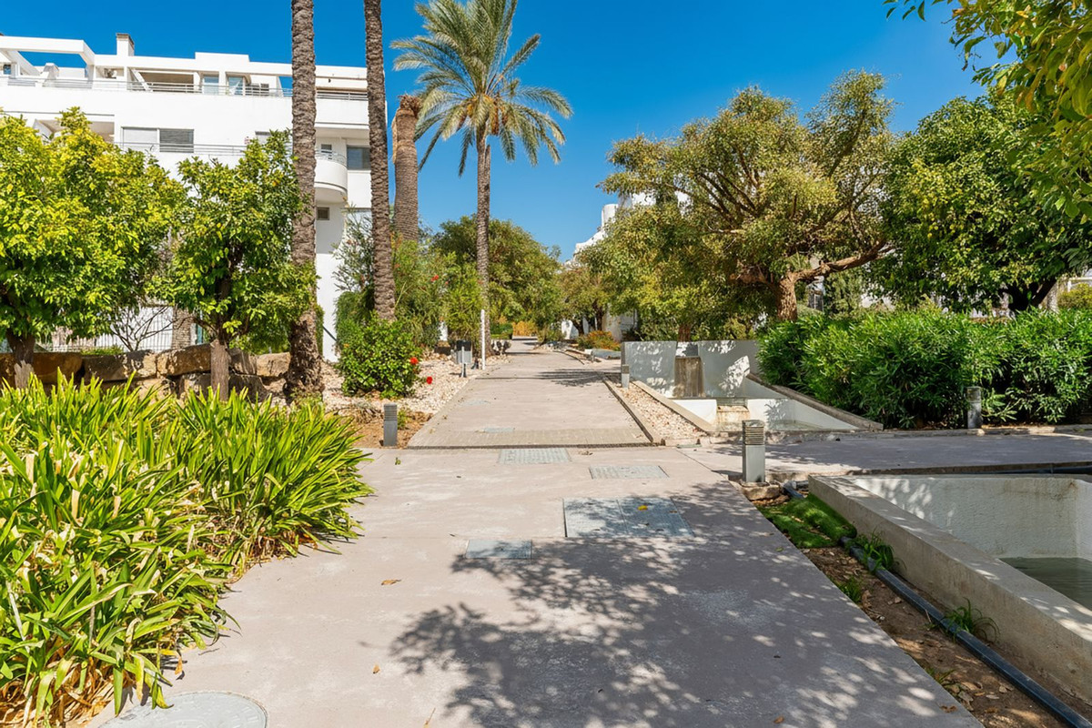 4379078f3647bc21583baee361d6dbdf - 64