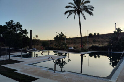 4379078f3647bc21583baee361d6dbdf - 70