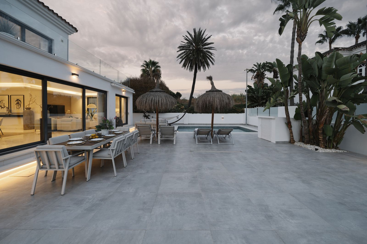 4469de83390484bb6f3a9ad447becb56 - 37