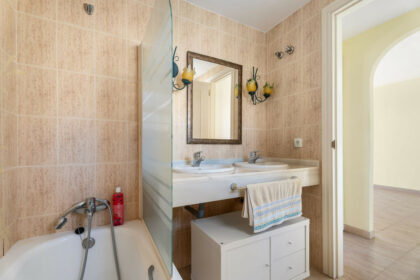 472c7074082fa15da9d205c3da9d2d33 - 15