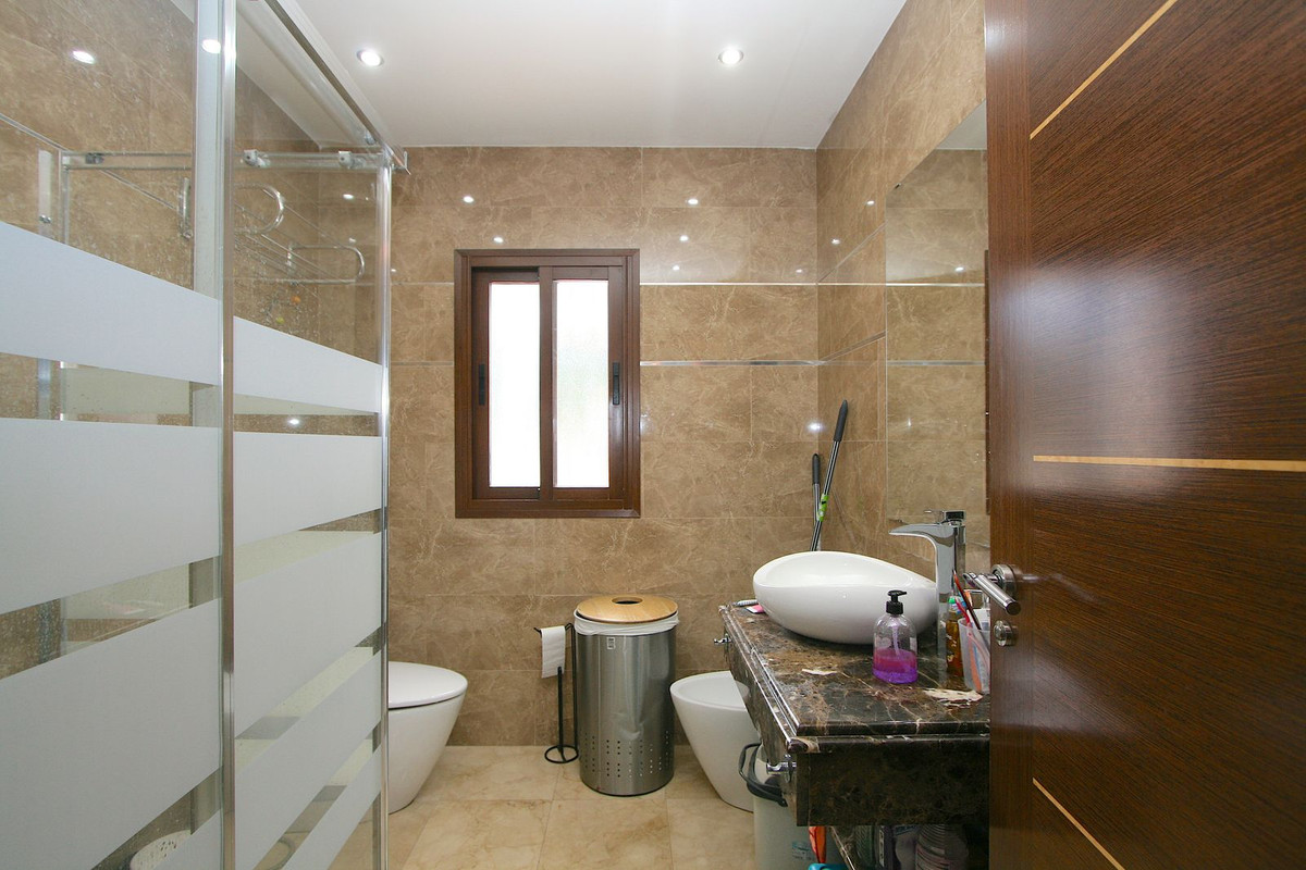 48240c683e311abbef68c700674ad9a8 - 12