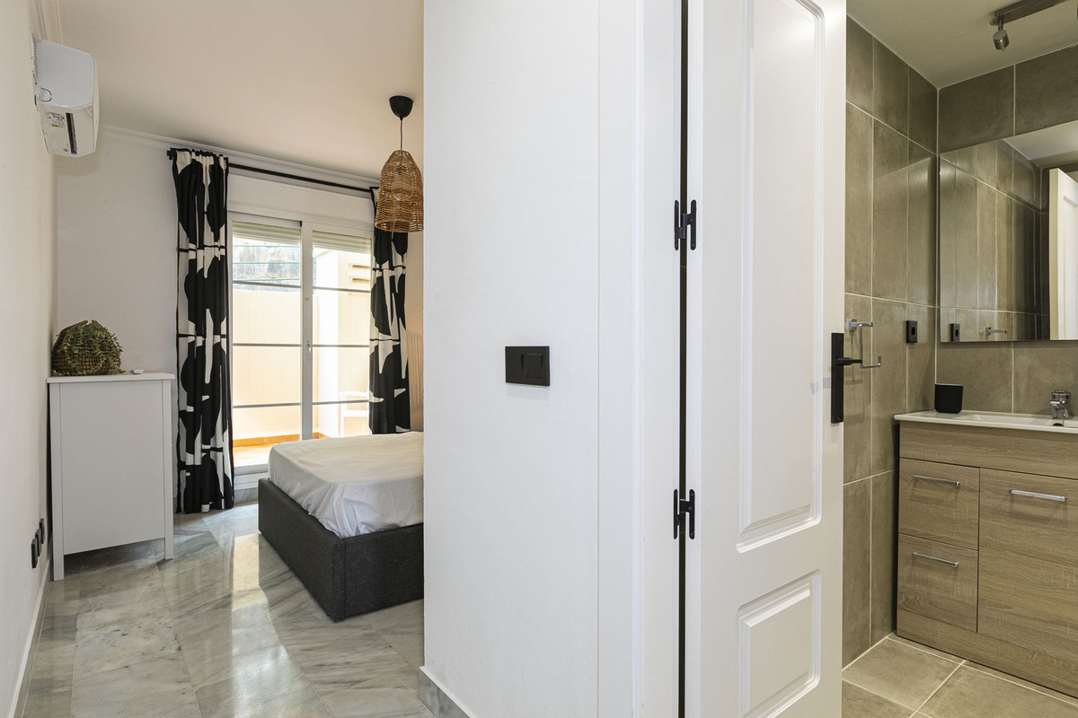 49881e5da3c5eedb0fe8028f22990427 - 23