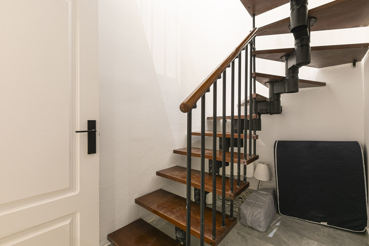 49881e5da3c5eedb0fe8028f22990427 - 29