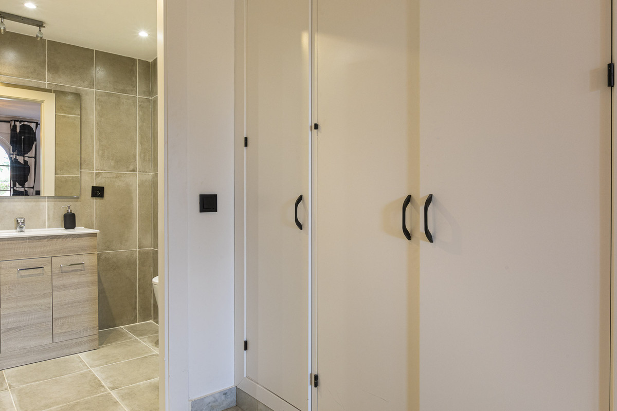 49881e5da3c5eedb0fe8028f22990427 - 30