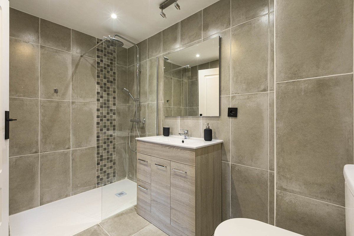 49881e5da3c5eedb0fe8028f22990427 - 31