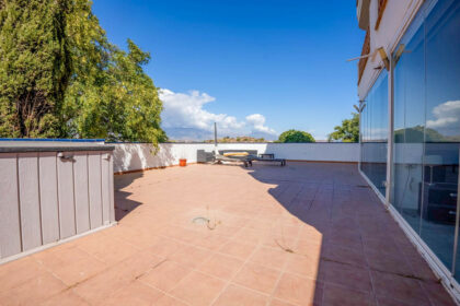 49fbfd4192af4dbfdc9e56fc3ba42835 - 11