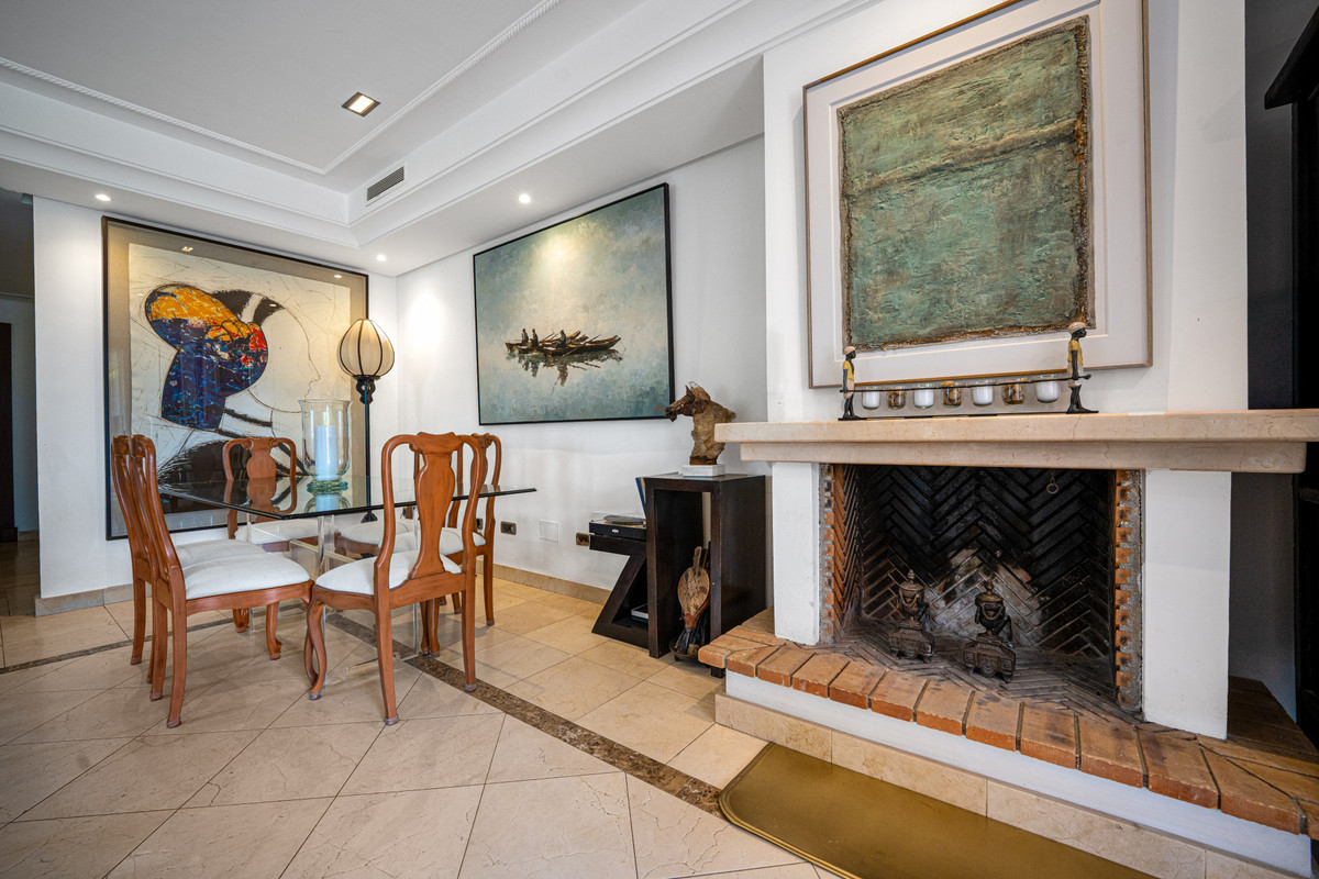 4ab4e11c83e59b7f2921ee2d87426ef6 - 23