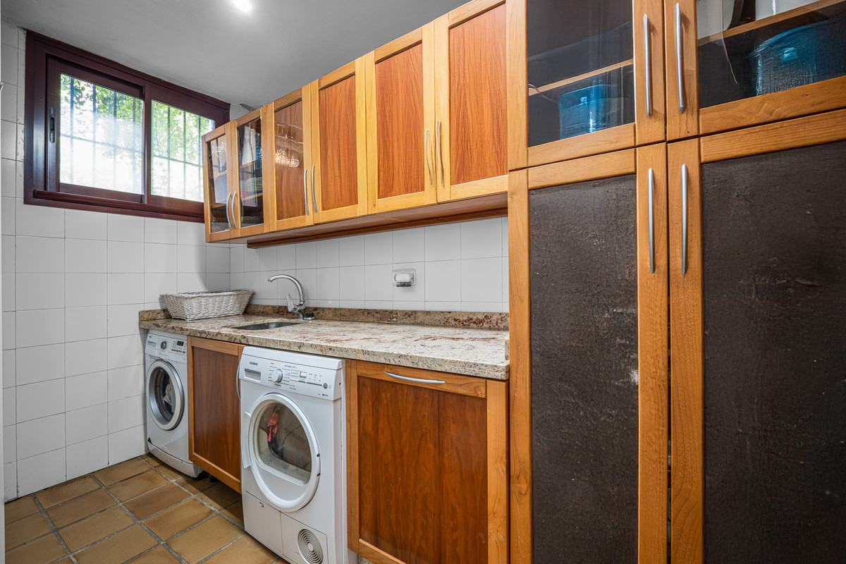 4ab4e11c83e59b7f2921ee2d87426ef6 - 25