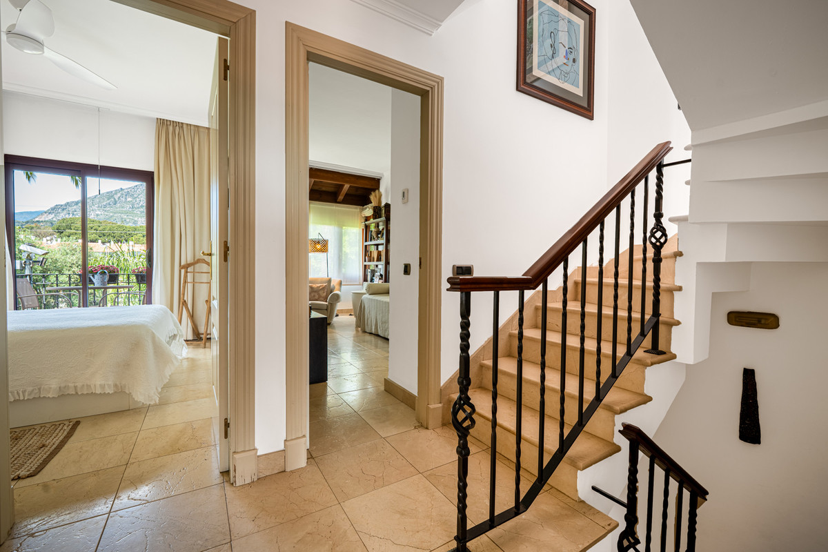 4ab4e11c83e59b7f2921ee2d87426ef6 - 33