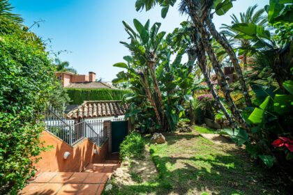 4ab4e11c83e59b7f2921ee2d87426ef6 - 41