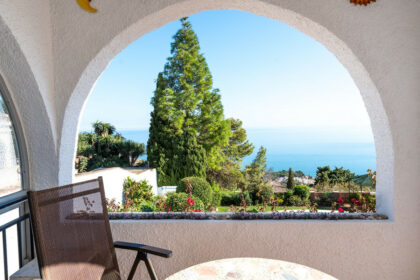 4b6fc21331eaa7f5e5a97bbef2c05428 - 12